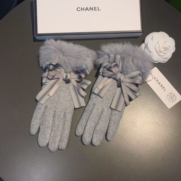 <AUTHENTIC>Chanel Gray Wool Fur Bow Gloves - Picture 3 of 5